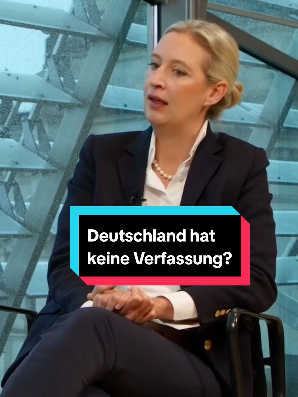 Deutschland hat keine Verfassung? #afd #politik #deutschland #grundgesetz  https://www.br.de/nachrichten/deutschland-welt/fakenfuchs-bildttext-vorlage,Qu5tSK8 https://auf1.tv/das-grosse-interview/alice-weidel-krieg-verhindern-grenzen-schliessen-und-deutschland-retten 45:00