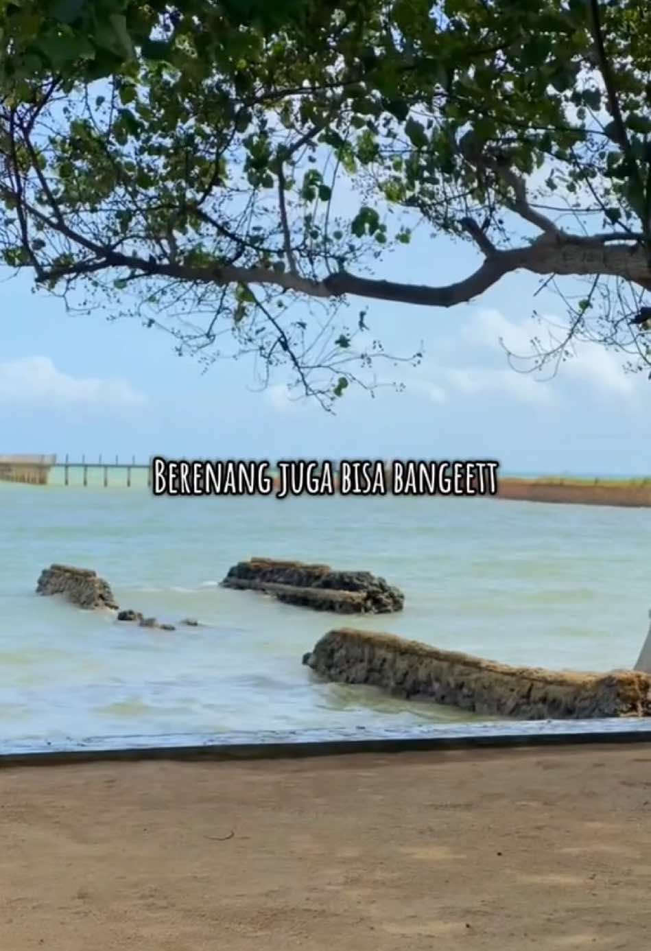 Pantai Hidden Gems di Batu Besar, Nongsa. Sepi dan bersih, cocok untuk bersantai🏖️🌊 #pantainongsa #beachvibes #batamtiktok