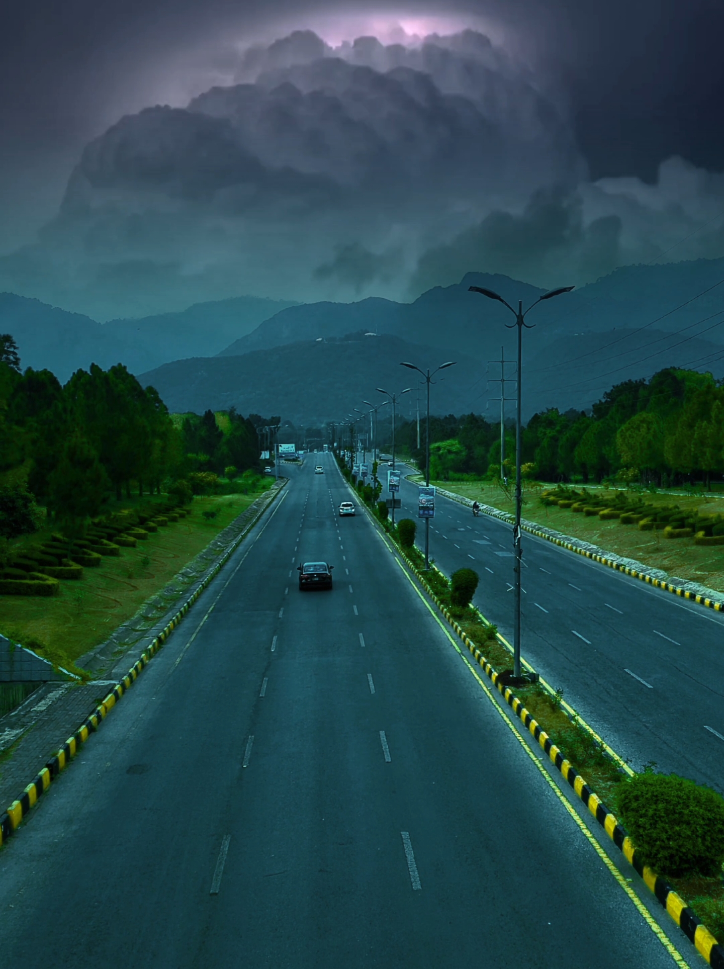 Cloudy And Romantic Weather 😍 Beauty Of Islamabad ♥️ .   . . . . . . . #pakistan #trending #fyp #foryou #viralvideo #ghoomopakistan #Islamabad #islamabadbeautyy0 #islamabadcity 