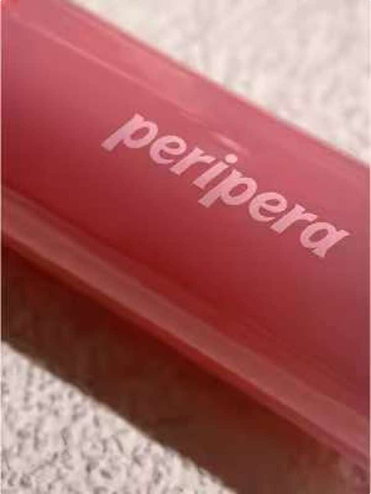 My current fave shade for lip tint💕 @페리페라 peripera_official @Peripera Malaysia  #peripera #periperaglowytint #periperaliptint #glossyliptint #lippies 