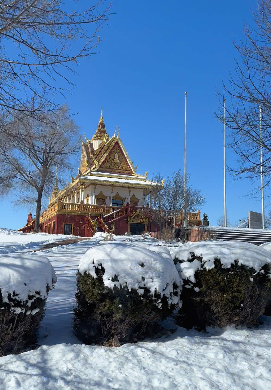 How Khmer Buddhist temple actually looks like with the snow. ✨🤍🇺🇸🇰🇭  #watmunisotaram #khmerbudhhisttemple #BudhhisttempleinUS #minnesota 