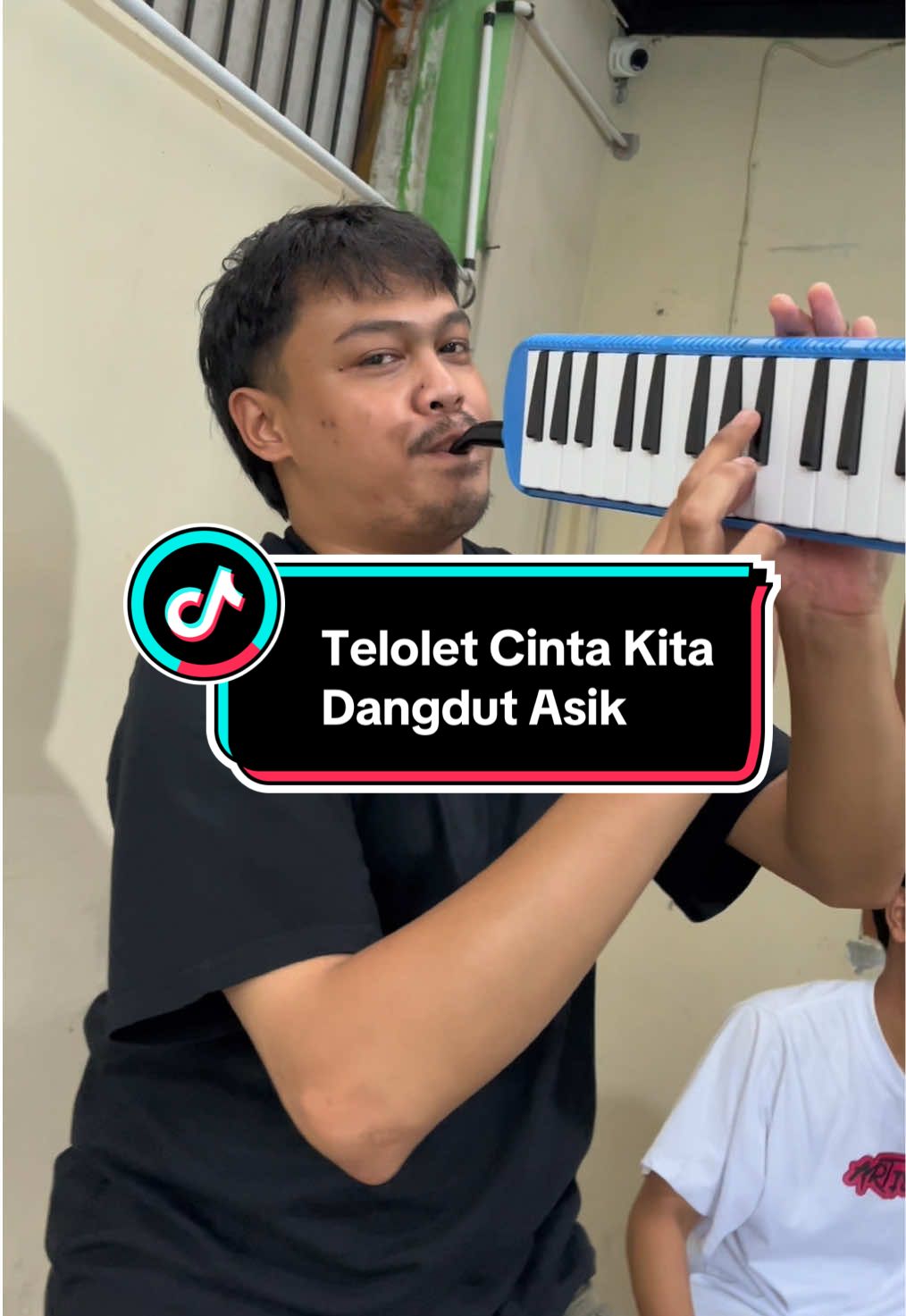 Kita kasih telolet semua umat nih 😜 #nongkrong #tongkrongan #artisanguitarindonesia #fyp #viral #artisanguitar #gitarakustik #coverlagu #koplo #dangdut #cintakita #telolet 