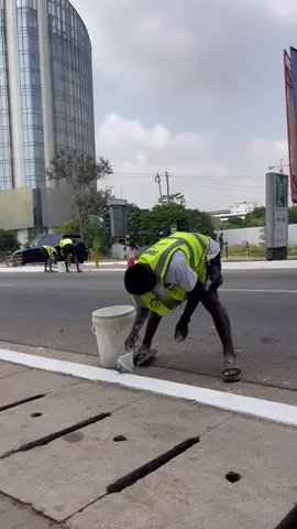 Painting of pavements and pedestrian walkways is currently in progress, ensuring safety and a refreshed look for all users.  #Zoomlion24Hours #zoomlioninterventions 