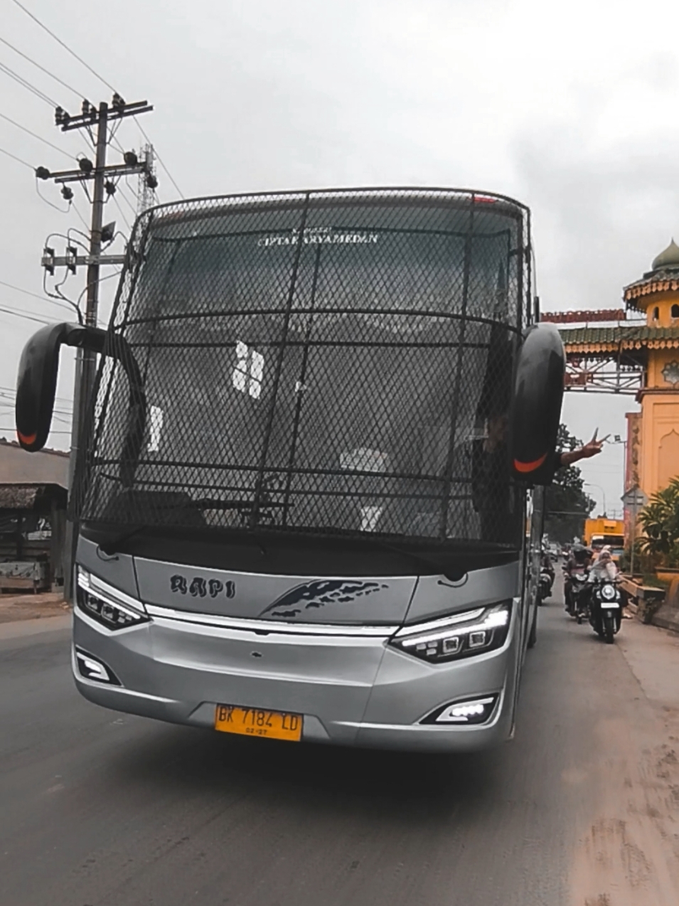 📸✨✌🏻 #cinematic #ingindimanja #sumaterastyle #bussumatera #bus #ptrapi #rajaperdanainti #rajaperdanaintimedan #ptrapiomega #omega #bk7184ld #sr3singleglass #sr2 #ciptakaryamedan #mercedesbenz #busmania #busmaniaindonesia #busmaniacommunity #busmaniacomunityindonesia  #busmaniasumatera #busmaniasumut #busmaniamedan #fyp #FYP #foryou #beranda #trending #viral #1kviews #100kviews #foryoupage #fypdongggggggg #4u template by@alotemplatecapcut @@mboiz22 @Chandra 20 @ptrapibus 