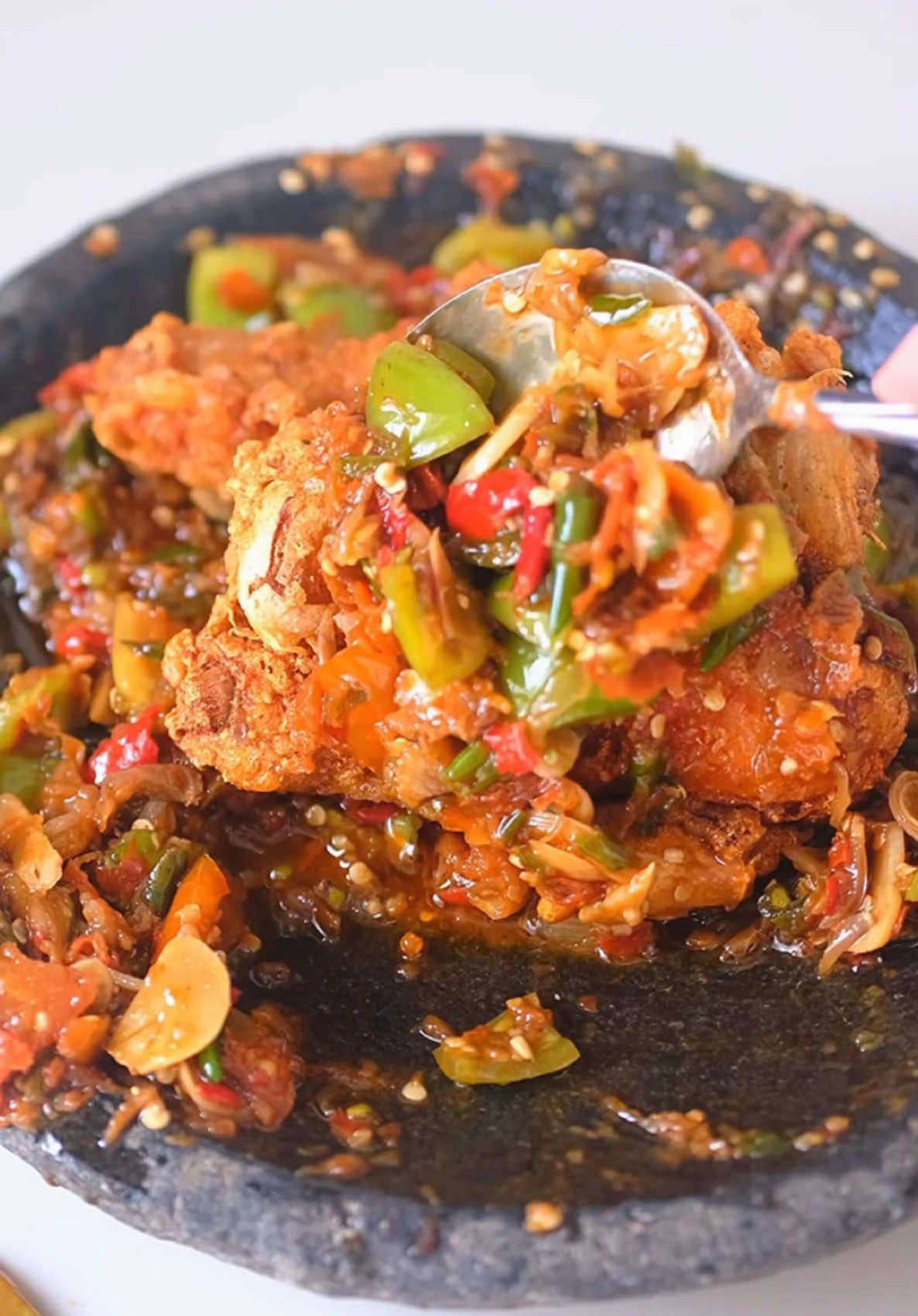 Ayam goreng bawang putih sambel pecak versi Bijak Garam, yg pastinya lebih sehat tp masakan tetep endulitahh ya ges! #BijakGaram @Rahasia Koki Rumahan 