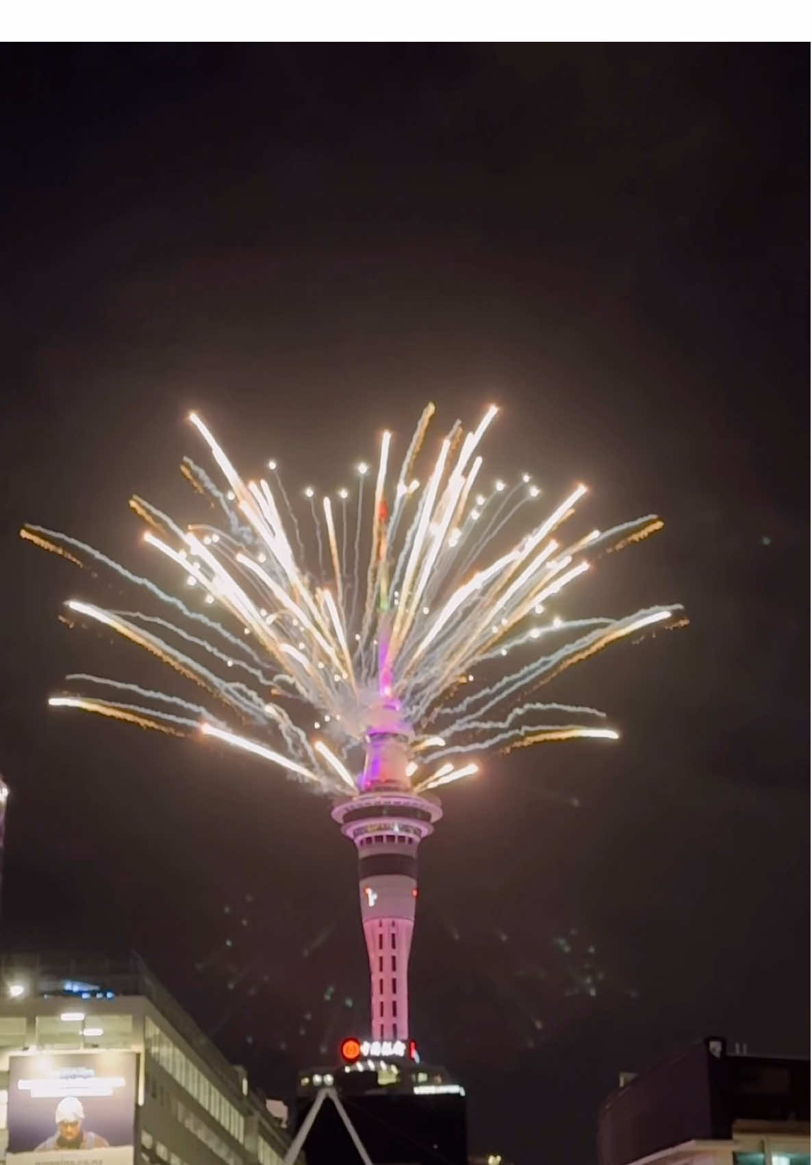 New Year’s magic lighting up Auckland’s Sky Tower 🎆✨ #happynewyear #skytower #aucklandcity #fireworks #fyp #viral 