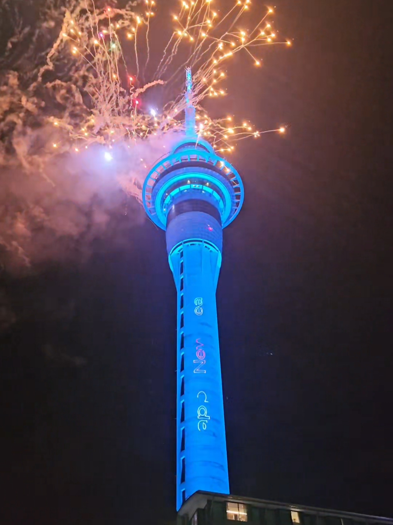 Happy New Year 2025 from Auckland!! One of the most iconic celebrations takes place in Auckland, where the Sky Tower is lit up with a spectacular fireworks display. #skycityfireworks #auckland #fireworks #nyefireworks #happynewyear #2025 #NEWYEAR2025 #welcome2025 #nye2025 #nz #fypviralシ #foryourpage #trend #nz #nzfireworks #akl #Love #loveyou 