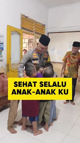 saya bersama PJU dan Kapolresta pangkalpinang melaksanakan sholat jumat di masjid Muhajirin pangkalpinang, melihat ada panti asuhan muhammadiyah yang letaknya persis di samping bangunan masjid, disambut hangat oleh pengurus dan anak-anak asuhan, dengan senyuman penuh kebahagiaan. sehat selalu anak-anak ku 🙂🤲 @Divisi Humas Polri Official  @Kepala Kepolisian RI 