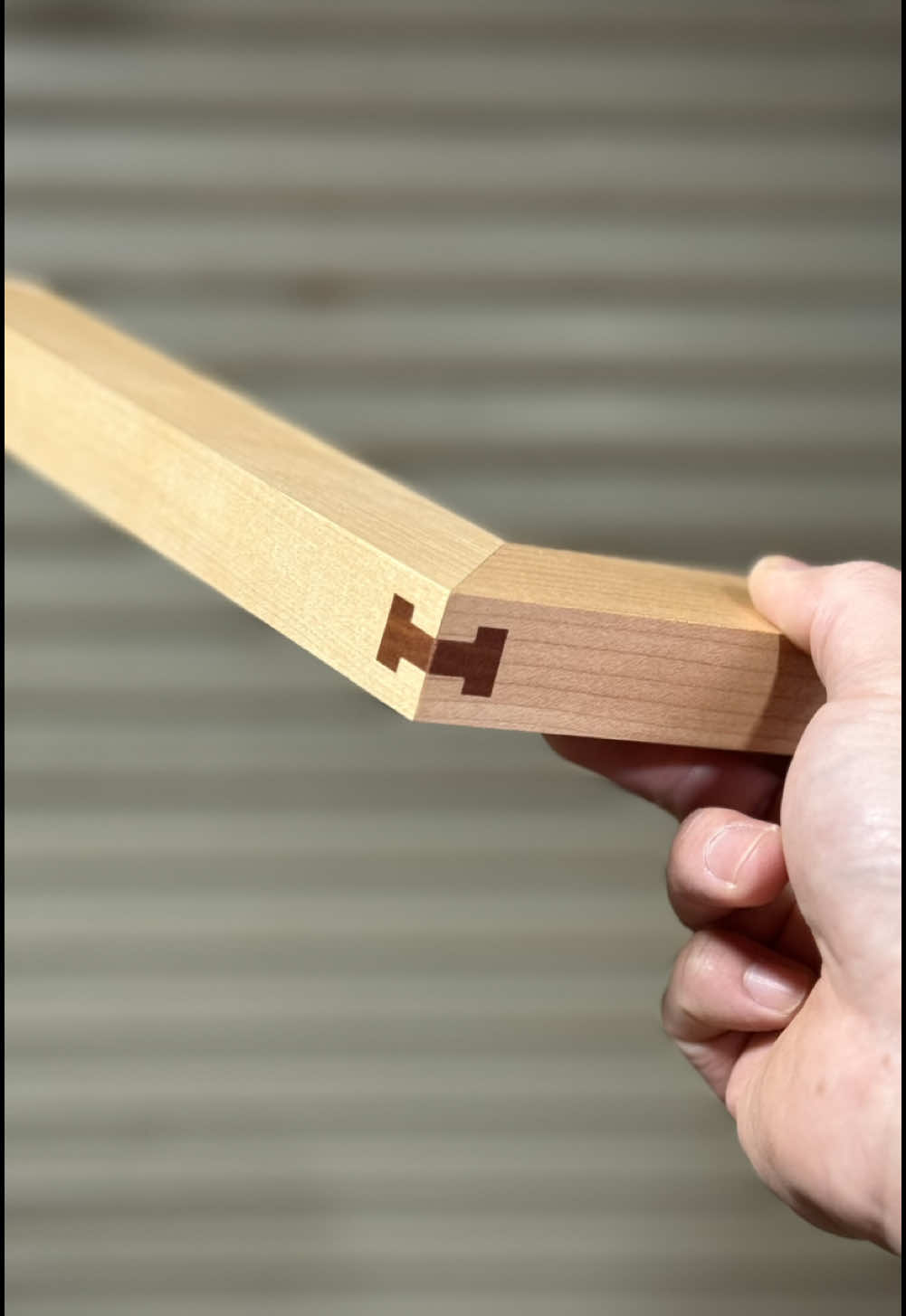 I made a T-shaped key miter joint. #woodworking #joint #DIY #woodworkingtips #jig 