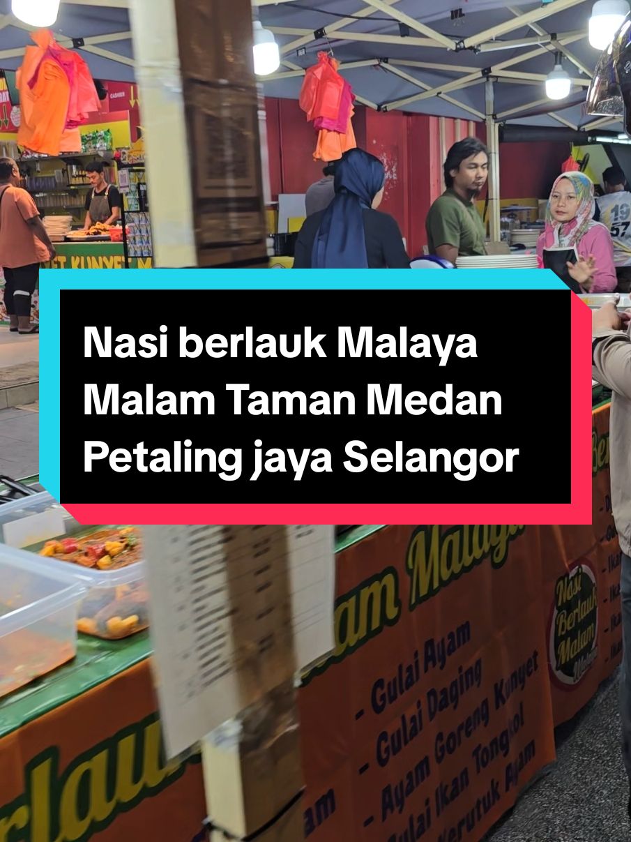 Berita gembira ... Nasi Berlauk Malaya Malam kini dibuka sepenuhnya dan menawarkan pelbagai pilihan cita rasa asli Pantai Timur. Antara menu paling popular ialah Daging  Belengas Malaya, Daging Black Pepper, Ayam Goreng Kunyit, Gulai Ayam, Ikan Pari Air Asam,Ikan Talapia Sambal,Ayam Goreng Sambal,Gulai Keropeh Ayam ,Tilapia goreng sambal.Kami juga menyediakan pilihan sayur seperti Masak Lemak Putih dan Sayur Campur. Dibuka setiap hari dari jam 7:00 malam hingga 4.00 pagi. Selain itu, Nasi Berlauk  Malaya Pagi  beroperasi seperti biasa dengan menu istimewa seperti Nasi Kerabu Malaya dan  Nasi Dagang Malaya  bermula jam 7.00 pagi hingga 12:00 tengah hari. Boleh Waze : Kunyet Kunyet Malaya Taman Medan Petaling jaya Selangor