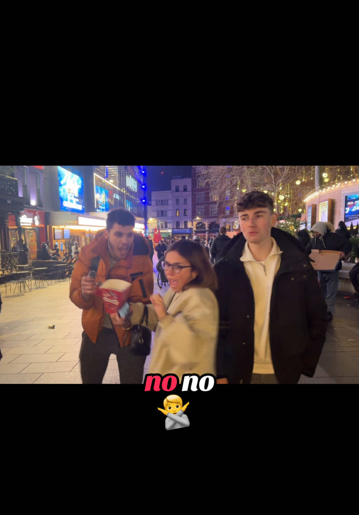 I never seen prank in interviews 🤭🤭🔥🔥#funny #foryoupage❤️❤️ #quastions #funnyvideos😂 #prank 
