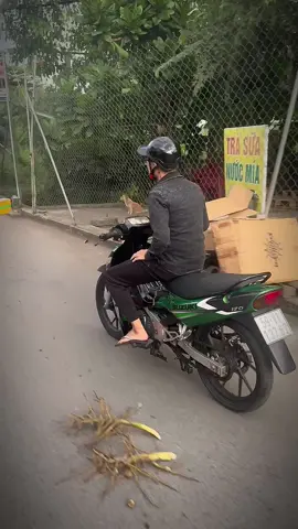 chảy trong anh là máu nóng..