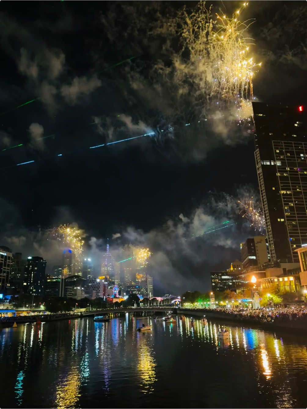 Happy new year 2025✨ #newyear #2025 #melbourne #australia #fireworks #newyear2025 