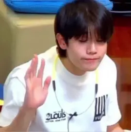 the middle finger is too personal bruhh☹️ just kidding 555+ #CapCut #bl #blactor #blactors #blactorsthailand #gmmtv #gmmtvofficial #gmmtvboys #memindy #boyslove #thaienthu #fyp 