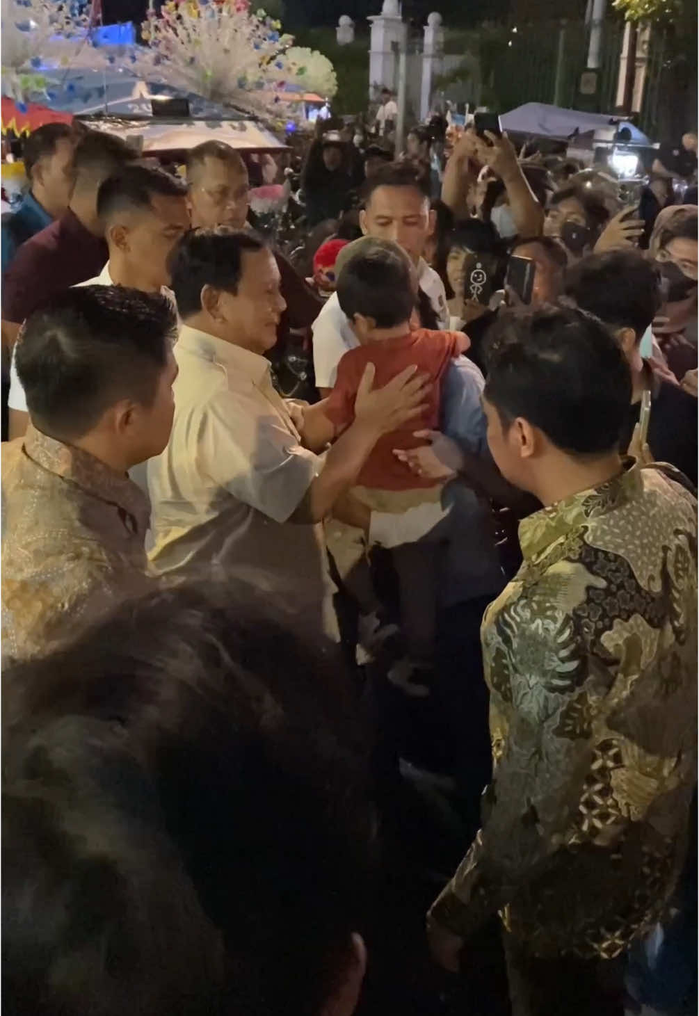 Prabowo Sapa Warga di Bunderan HI-Thamrin #prabowo #prabowosubianto #prabowopresiden2024 #happynewyear #mayorteddy #teddyindrawijaya #rajifsutirto #fypage #kabarinkalofyp 