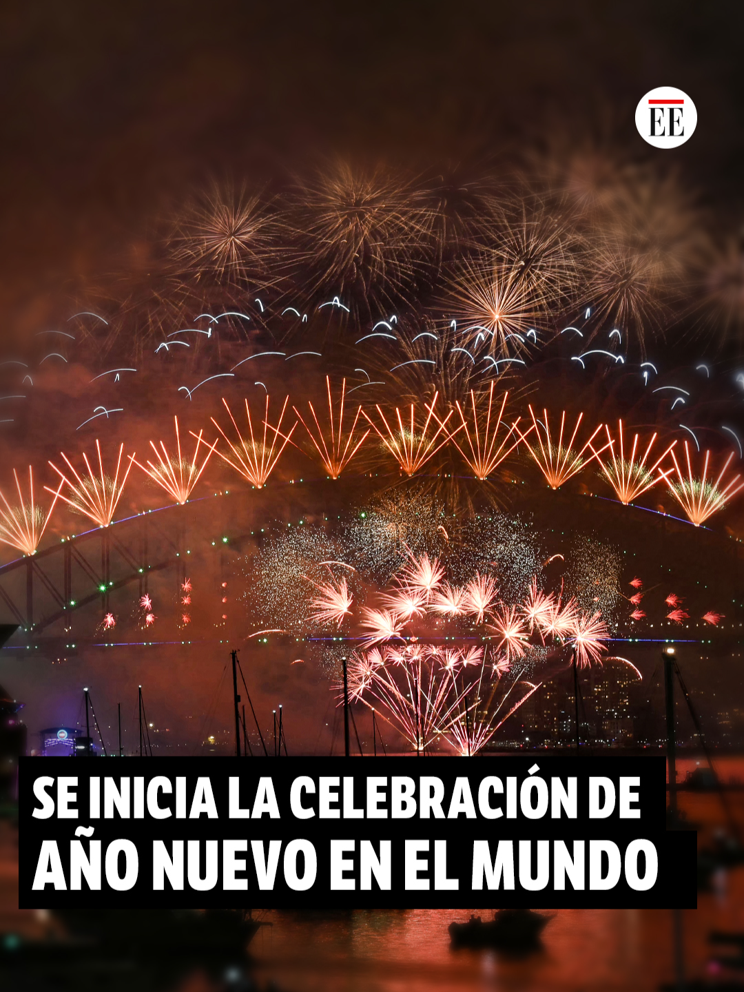 Con fuegos artificiales, varios países, empezaron a recibir el nuevo año. Más de un millón de personas se congregaron en la Bahía de Sídney, en Australia, para recibir el 2025. #Noticias #AñoNuevo2025 #Australia #nuevazelanda