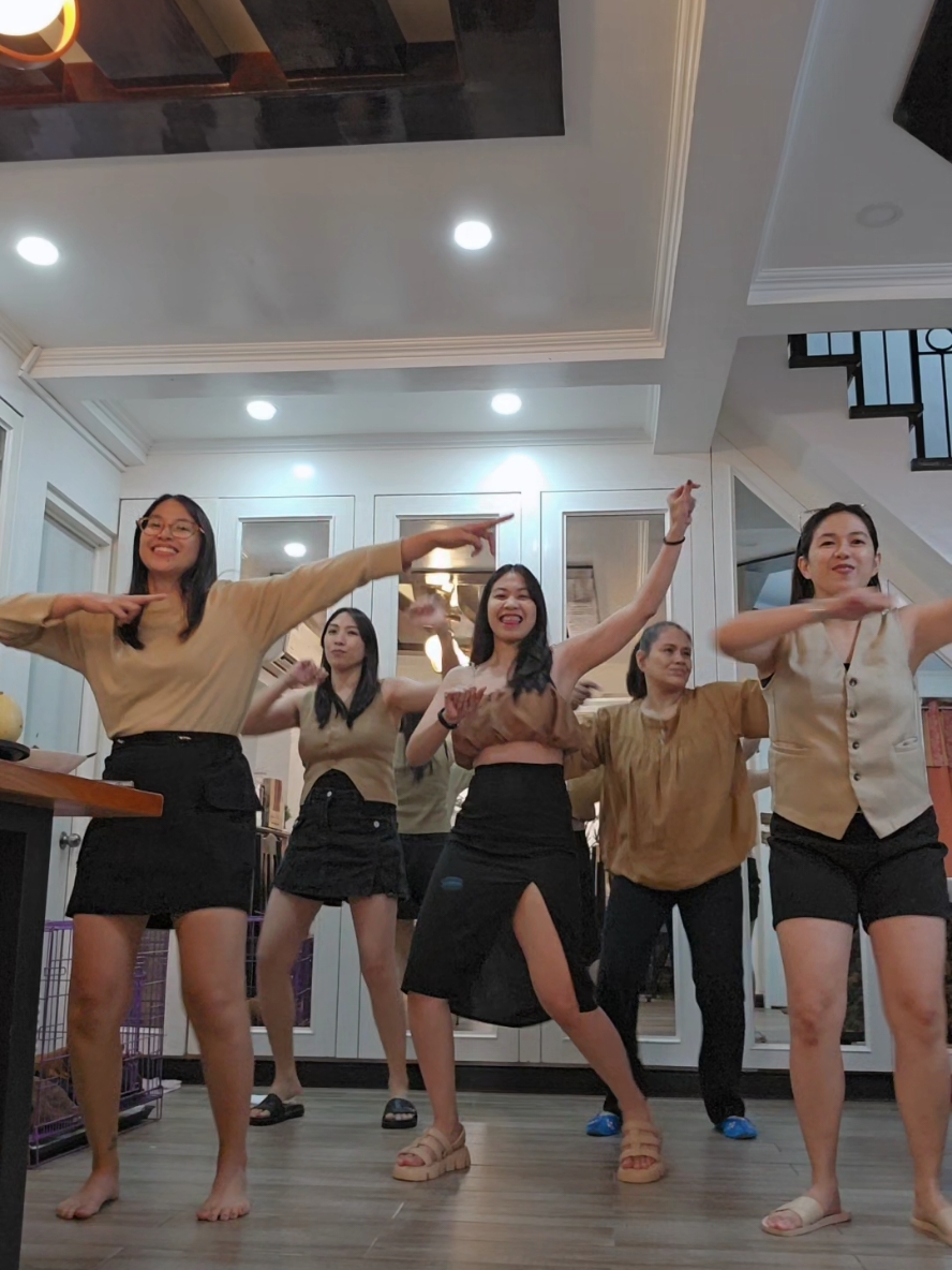 Happy New Year! 🤪 #tiktok #tiktokph #foryoupage #foryou #fyp #cover #trending #dancetrend #dance #2025 #newyear 