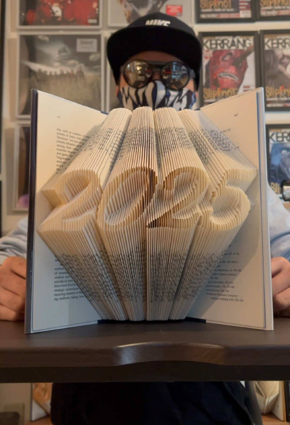 2025🤘 Let’s ROLL! Book Folding; 2025 I never cut any pages to create book foldings. It’s my own design. #2025 #bookfolding #asmr #ブックフォールディング