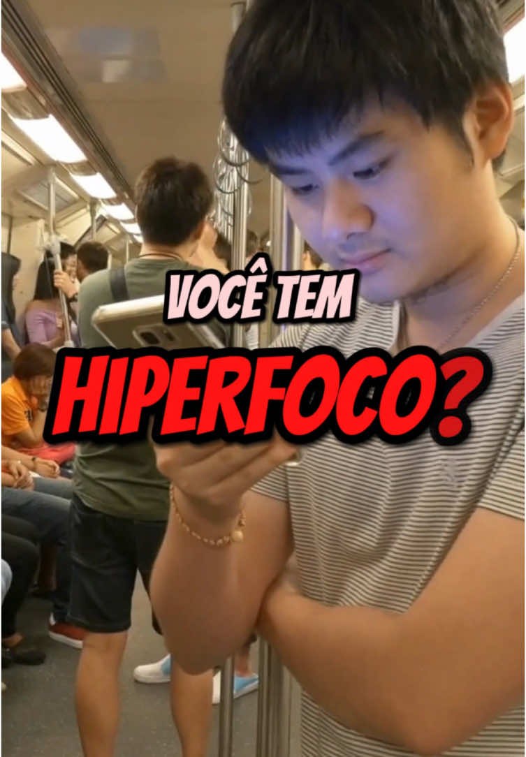 O QUE É HIPERFOCO? 🧠 Você já ouviu falar em hiperfoco? Ele pode ser tanto um superpoder quanto um desafio para a saúde mental. No vídeo de hoje, vamos explorar: ✔️ O que é o hiperfoco e como ele afeta nossa mente. ✔️ Os principais sintomas que ajudam a identificar essa condição. ✔️ Dicas práticas para equilibrar sua atenção e viver de forma mais saudável. O hiperfoco, muito comum em pessoas com TDAH, pode ser uma ferramenta incrível de produtividade, mas também pode gerar estresse, ansiedade e até mesmo dificuldades nas relações pessoais. 💡 Saber reconhecer os sinais é o primeiro passo para criar um equilíbrio entre foco e bem-estar. #hiperfoco #tdah #ansiedade #tea #foryou 