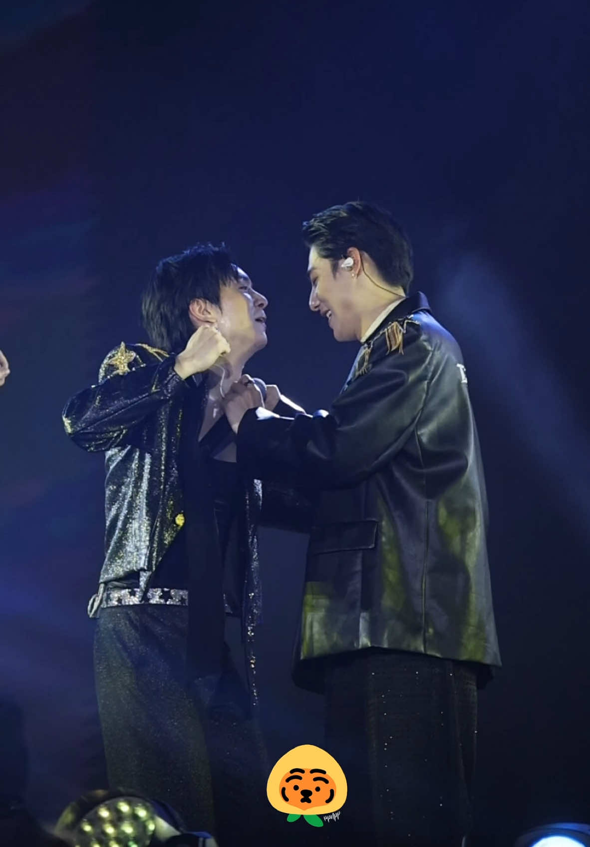 คือก็อยู่ใกล้หลายคนมาก แต่วิ่งกลับมาหาพี่สาย… ผมงงนิดหน่อย แต่พยามเข้าใจคับบบ 😬 @Spy_v @thana_pon  #PitBabexICONSIAM #SailubPon  #สายลับภณ  #SpySailub  #PonThanapon