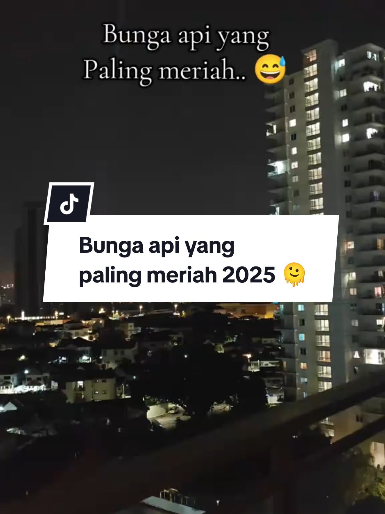 Fireworks paling win tahun 2025. Dimenangi oleh....jiran sebelah. 🤝🌟 #fireworks #newyear #tahunbaru #2025 #bungaapi2025 #happynewyear 