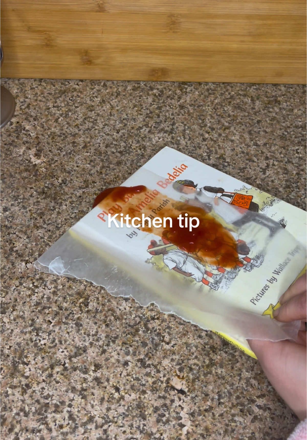 The easiest way to clean ketchup #ketchup #cleaninghacks #KitchenHacks #hack #DIY #tricksandtips #cleaning #tryit #fyp