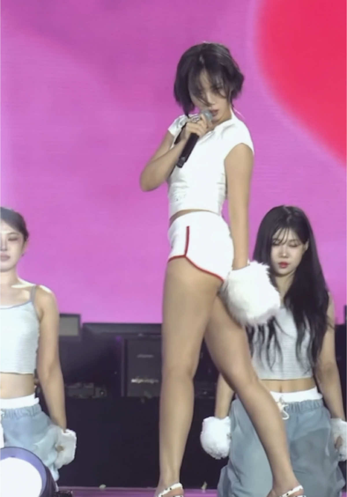 she can get you that!  bibi, derre at 2024 AAA  #비비 #직캠 #데레 #bibi #fancam #fypシ #kpopfypシ #aaa2024 