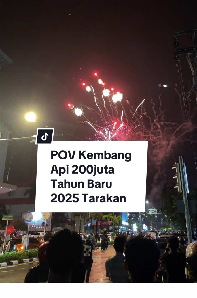 POV nonton kembang api 200juta di Tarakan ✨✨✨ Kalian nonton dimana goy? #tarakanvibes #tarakanpunyacerita #tarakankaltara #kembangapitarakan #tahunbarutarakan  #hotelparadise 