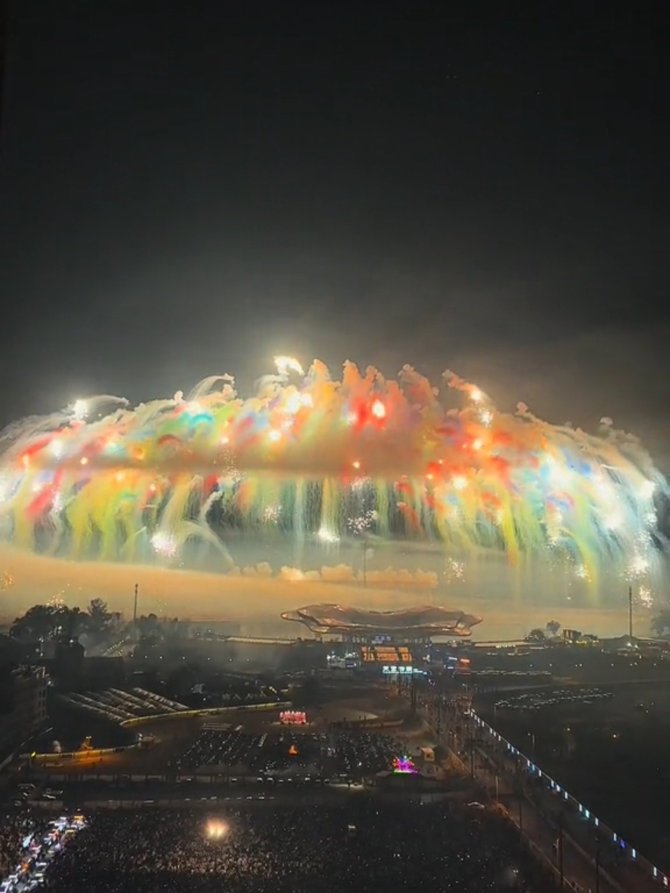 Happy new year ! this is real fireworks!! #happynewyear2025 #china #fireworks 