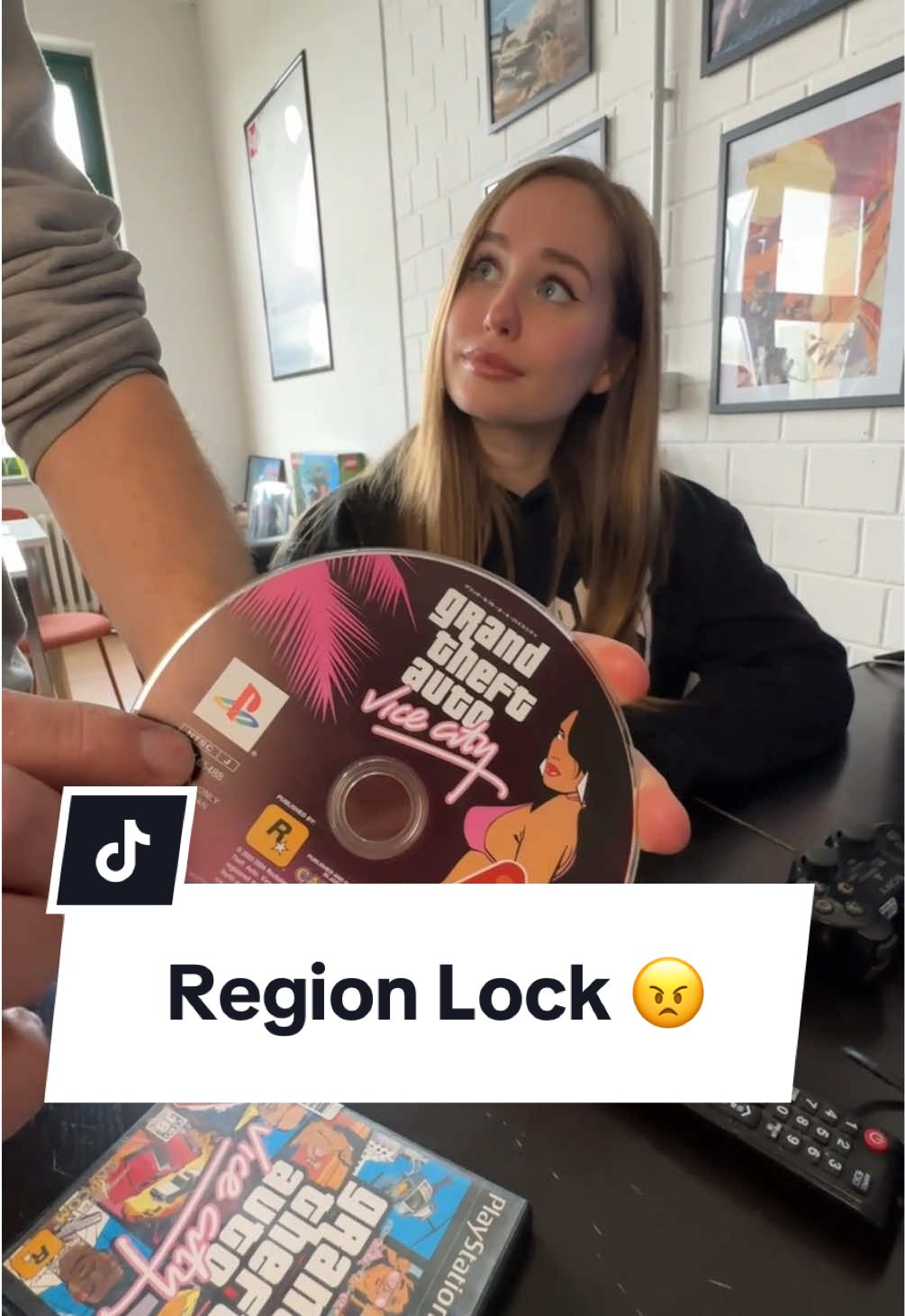 Wenn der Region Lock mal wieder das Zocken verhindert 😠🎮 Ist euch sowas schonmal passiert?  Outtakes am Ende 🤭  #gaming #videospiele #playstation #ps2 #gta #regionlock #ntsc #pal #japan #outtakes #fyp