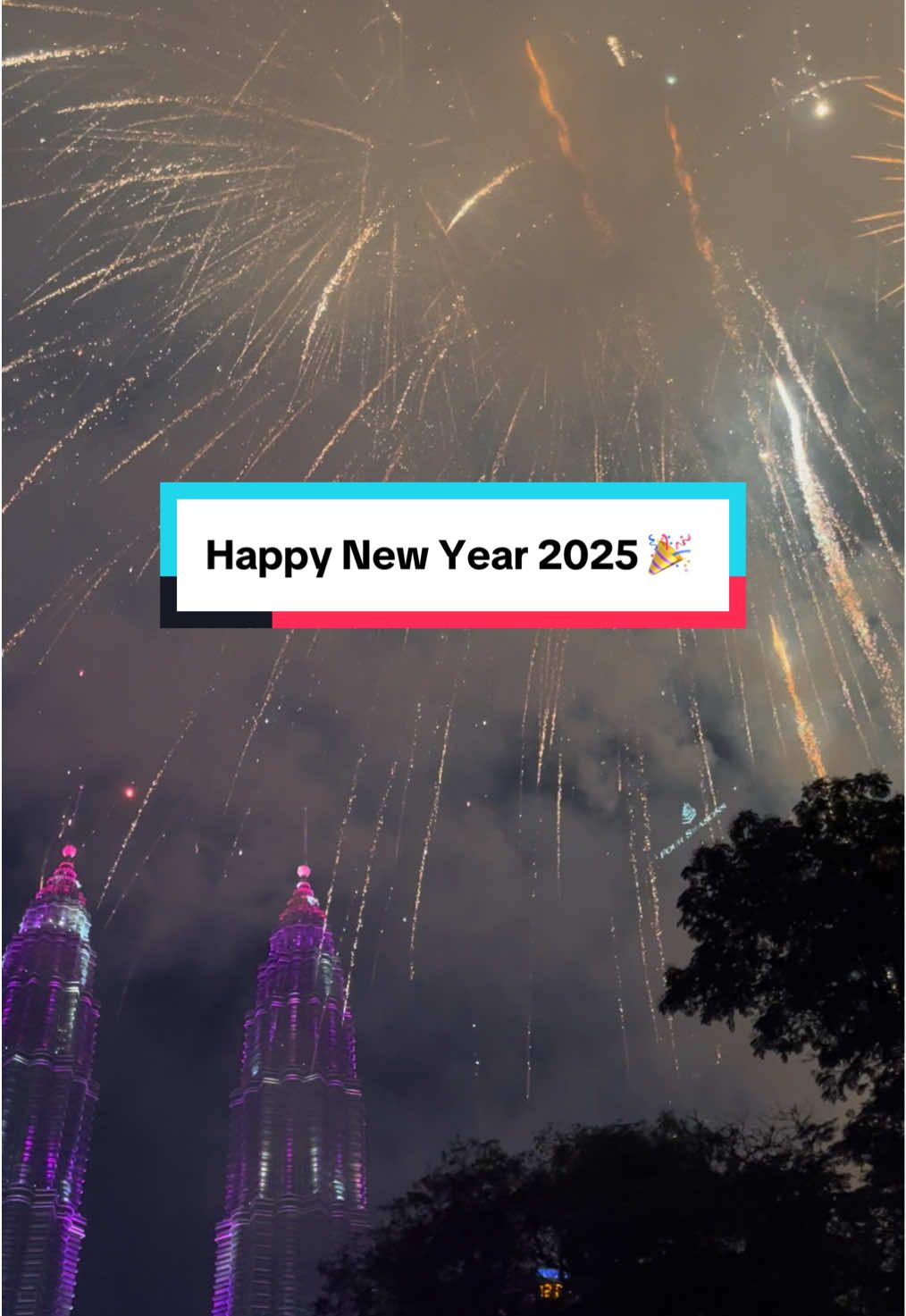 Happy New Year 2025 from KLCC 🎉 🎉 🎉 #PhuongLanML #KLCC #kualalumpur #newyear2025 #xuhuong #firework