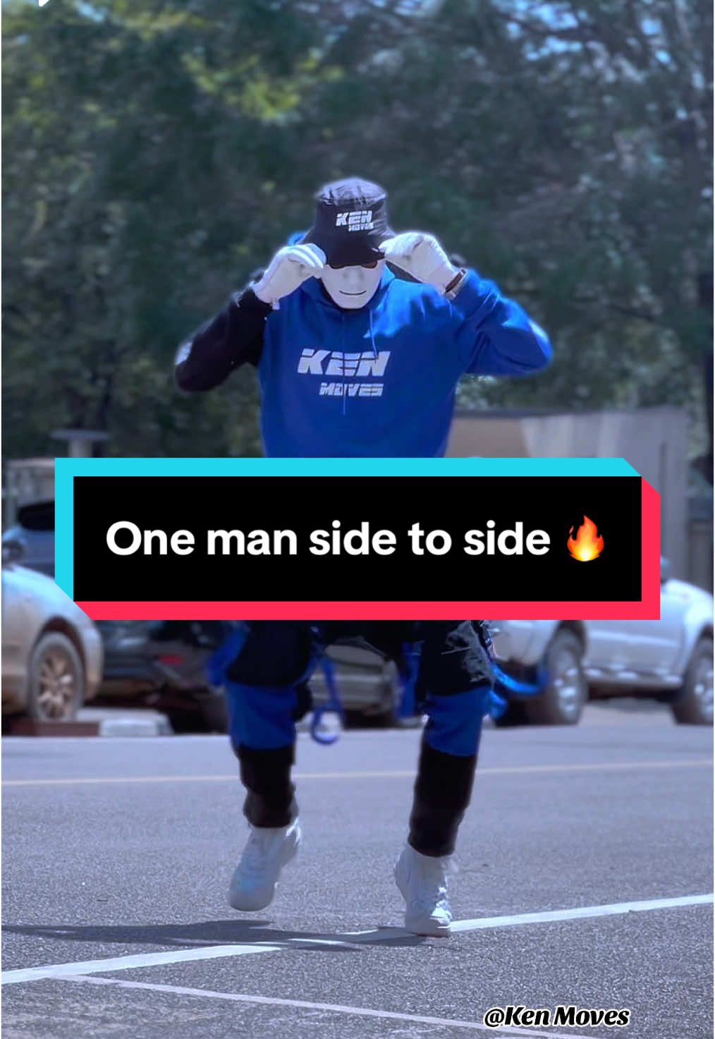 Replying to @chirabo One man side to side 🔥🔥🔥#kenmoves #bestdanceruganda #Godhasdoneit #kenmovesdancevideos 