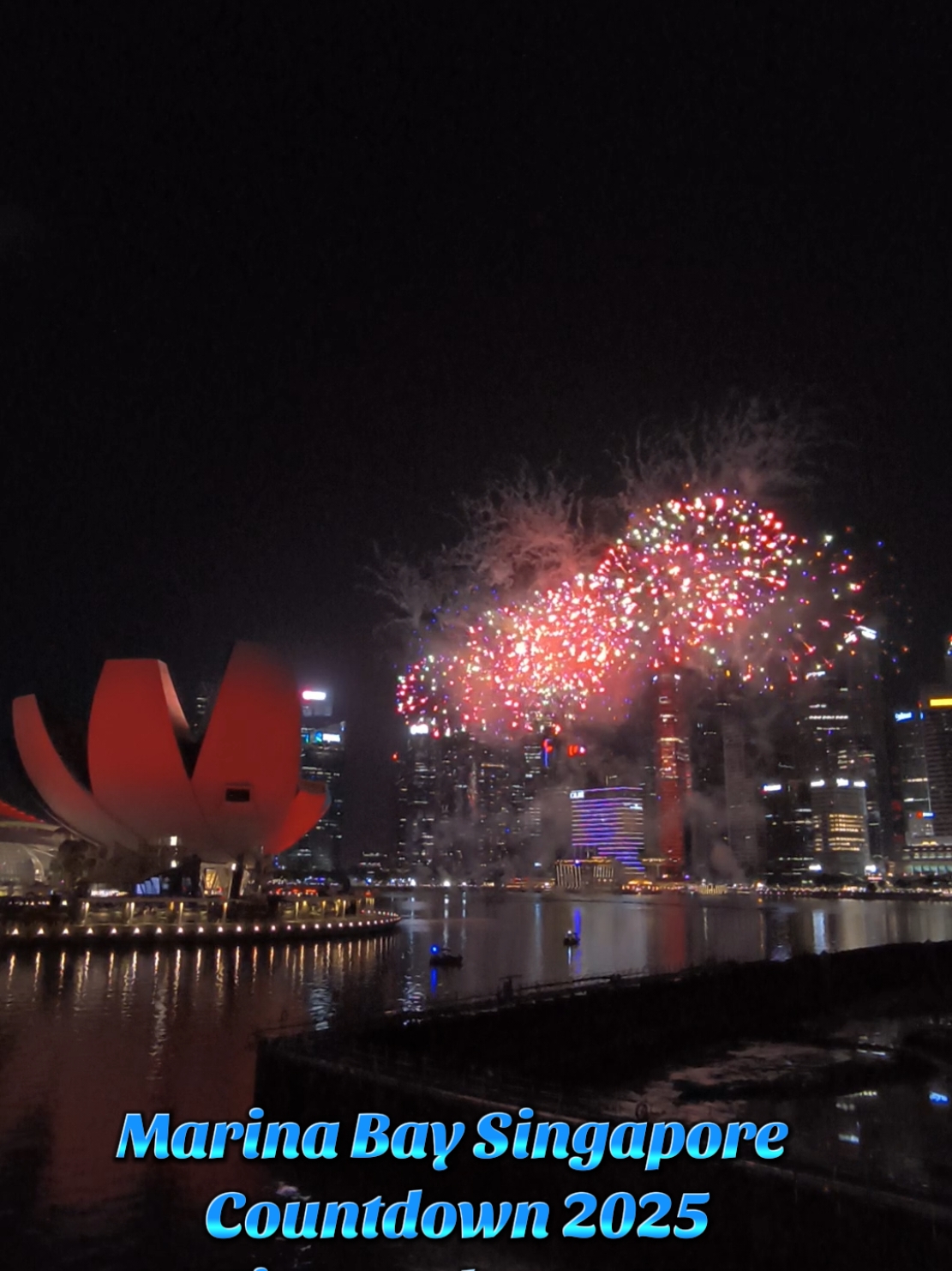 Tonight's Marina Bay Singapore  Countdown 2025 1st Fireworks 11.05pm  31 Dec 2024 by Star Island  HAPPY NEW YEAR! 🥳🎉🎆🎇🎊🥂🍾 urasingapore