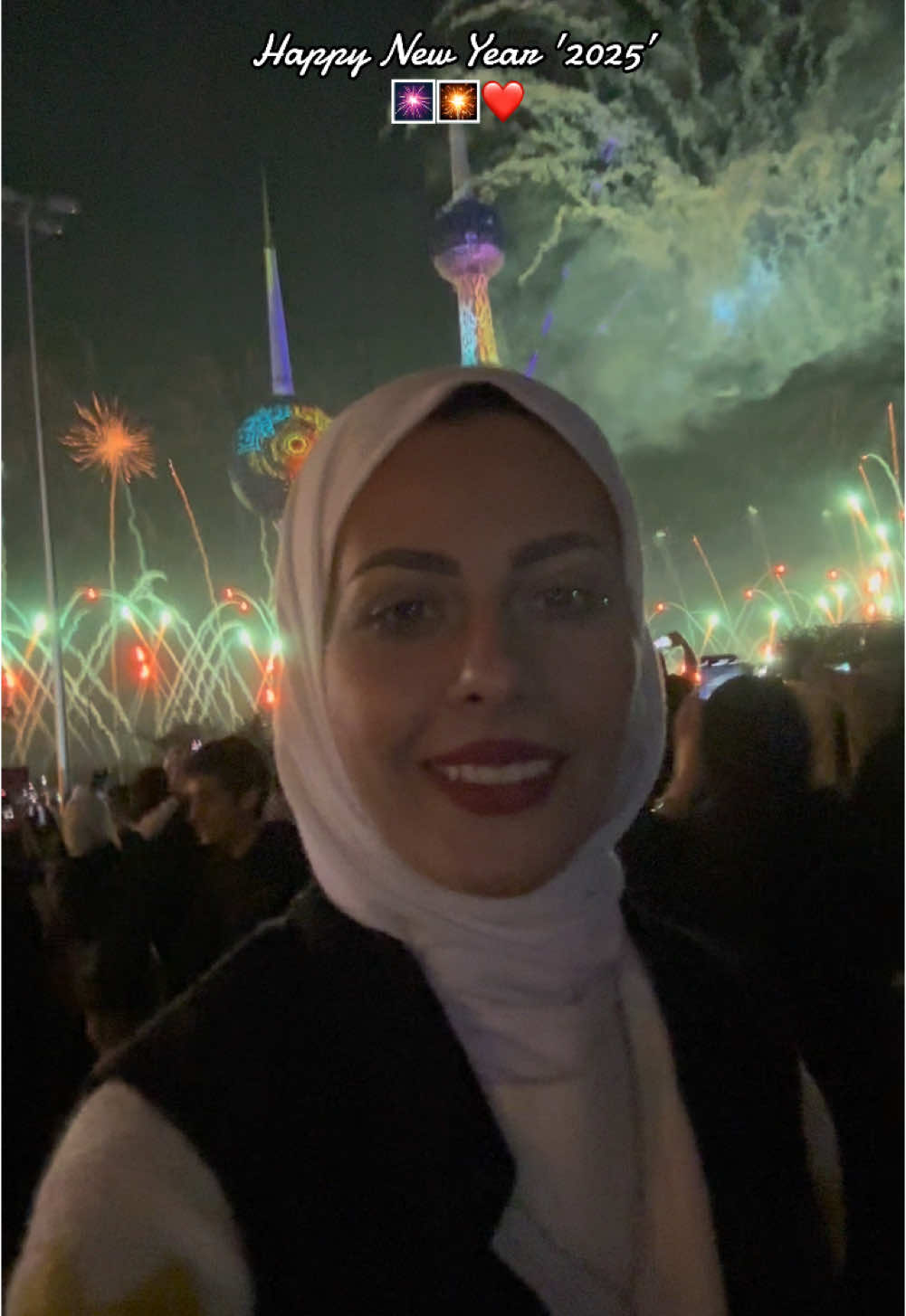 #happynewyear #happynewyear2025 #tiktok #frhartist #fypシ #foryoupage #explore #kw #kuwait #fireworks #q8 #kuwaittowers #farah #loveall #followme #kuwait_tiktoker #kuwaitcity 