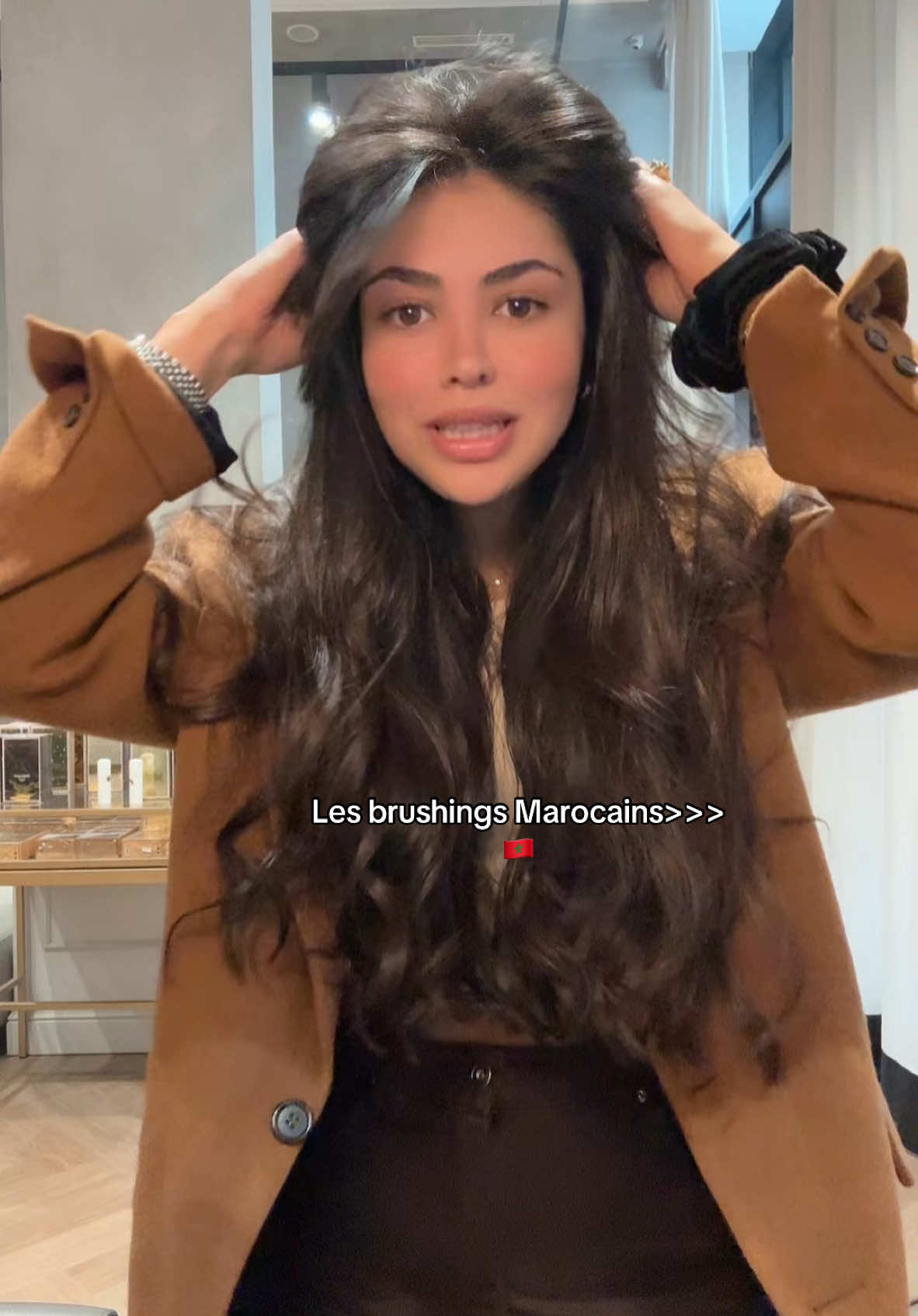 Meilleur brushing du monde 🤩🤩🤩 #brushing #brushingcasablanca #brushinghair #moroccangirl #moroccanhair #hairstyle #casablanca #moroccangirl #justagirl #cocooning #salondebeauté #wavyhair #wavyhairroutine 