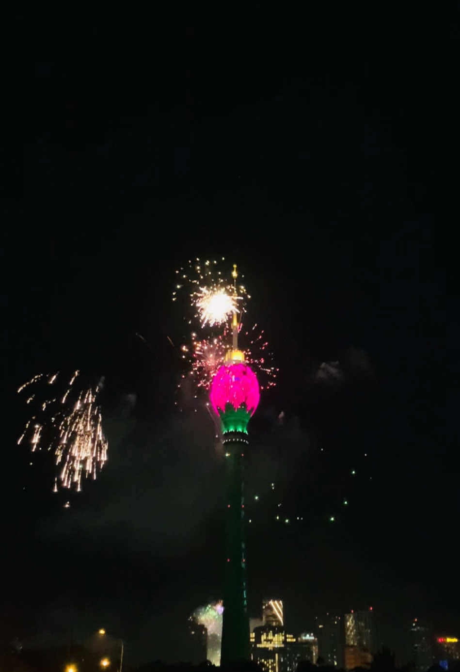 🎆✨ Get ready to welcome 2025 🎉 . . . #ColomboLotusTower #NewYear2025 #FireworksLive #CelebrateTogether #SriLankaEvents #NewYearsEve #2025Countdown #LotusTowerFireworks