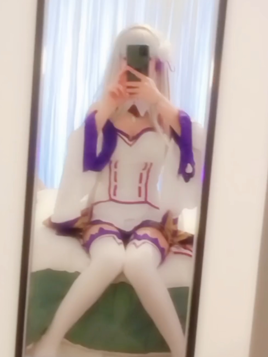 Emilia les desea un hermoso año nuevo 💗💫 #emiliatan #emiliacosplay #emiliarezero #rezerocosplay #emiliarezerocosplay #waifu #rezero #sishumii #añonuevo #cosplayergirl #sishumi #sishumii