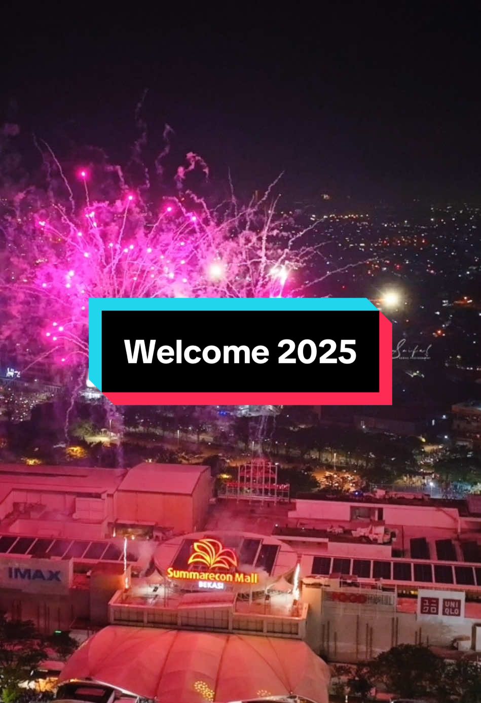 Welcome 2025🎉 Semoga harapan tahun ini berjalan lancar🌟 #NewYear2025 #DroneFireworks #AerialCelebration #NewYearDroneShow #Skyline2025 #MidnightMagic #HappyNewYear2025 #DronePhotography #FireworksFromAbove #NightSkyVibes #Countdown2025 #NewYearCelebration #DroneView2025 #AerialArtistry #SkyShow2025 #summareconmallbekasi 