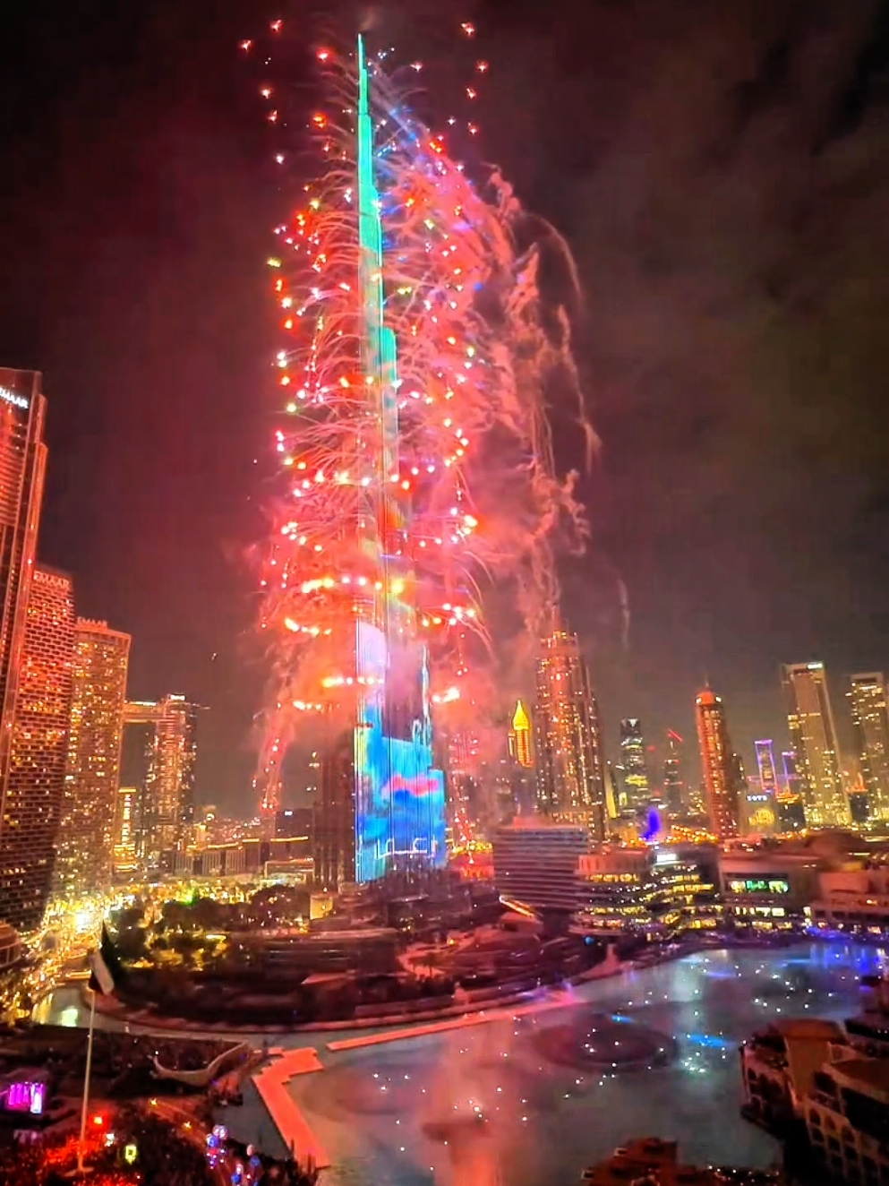 dubai burj khalifa Firework #dubai🇦🇪 #happynewyear2025  #burjkhalifa #travel #tiktokarab 