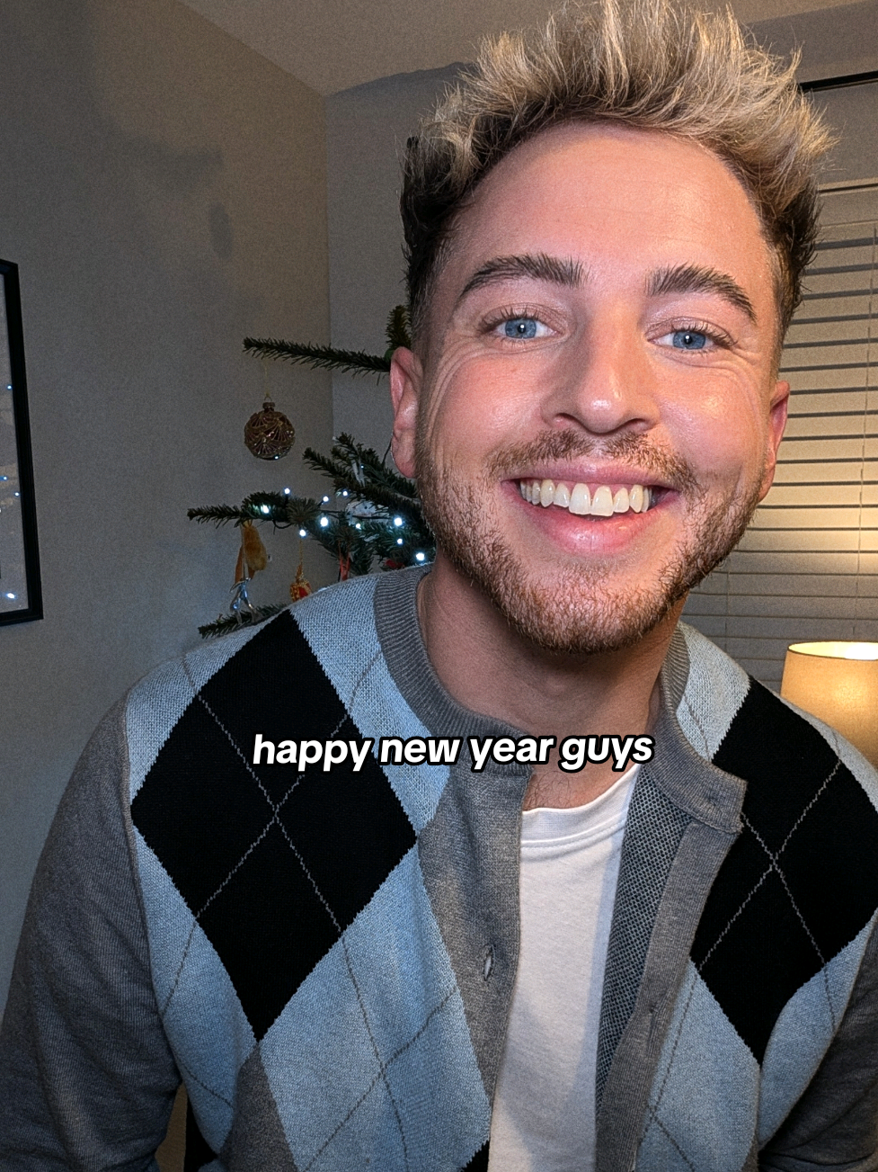Happy New Year Guys 🙌🏻#happynewyear2025 #fyp #newyear #2025 #bye2024 #daddancing 