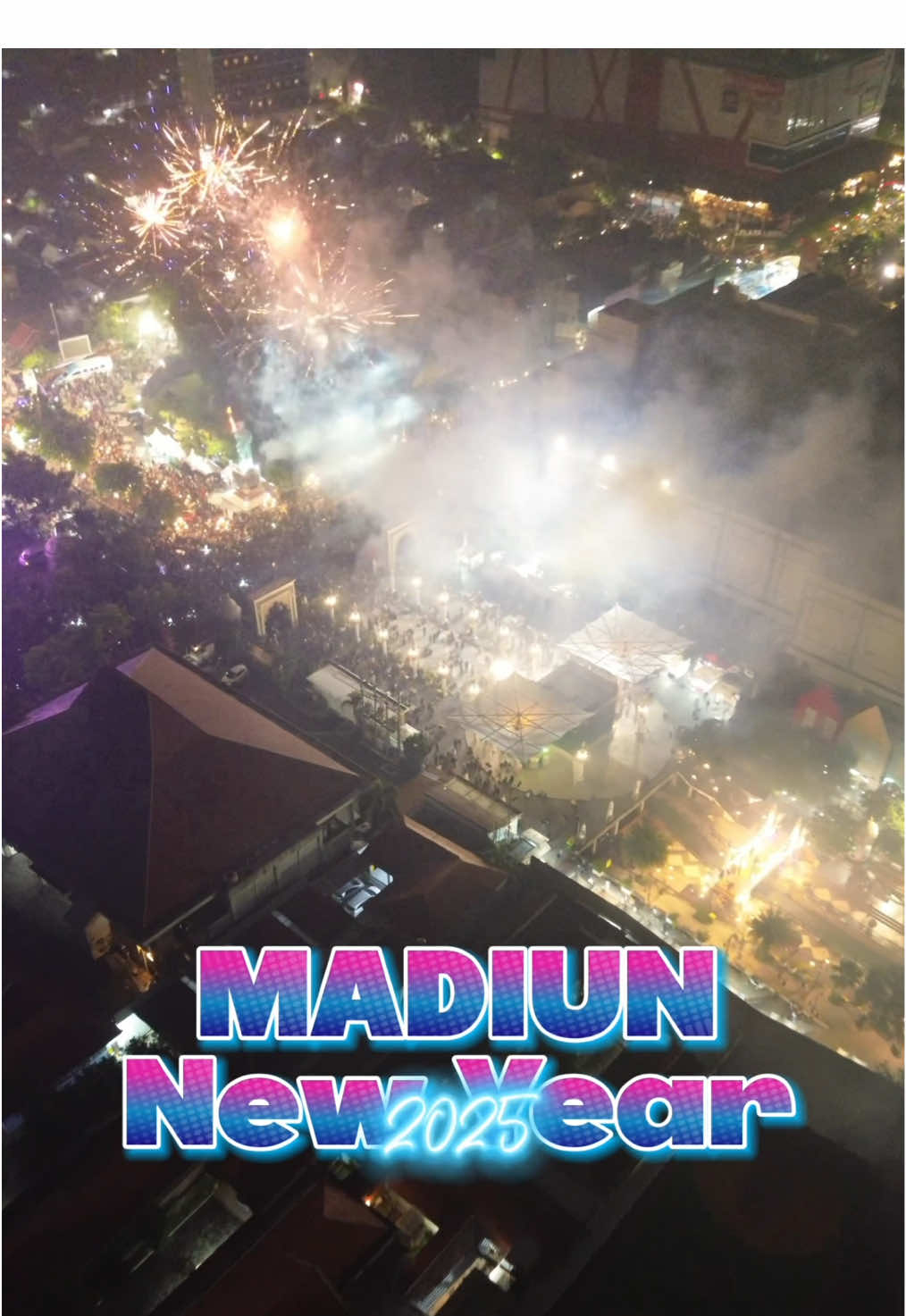 Tahun baru 2025 kota madiun, hujan tetap gas terbang #fyp #tahunbaru2025 #madiun24jam #madiun #madiunkotagadis #madiunkotapendekar #madiunhitz #newyear 