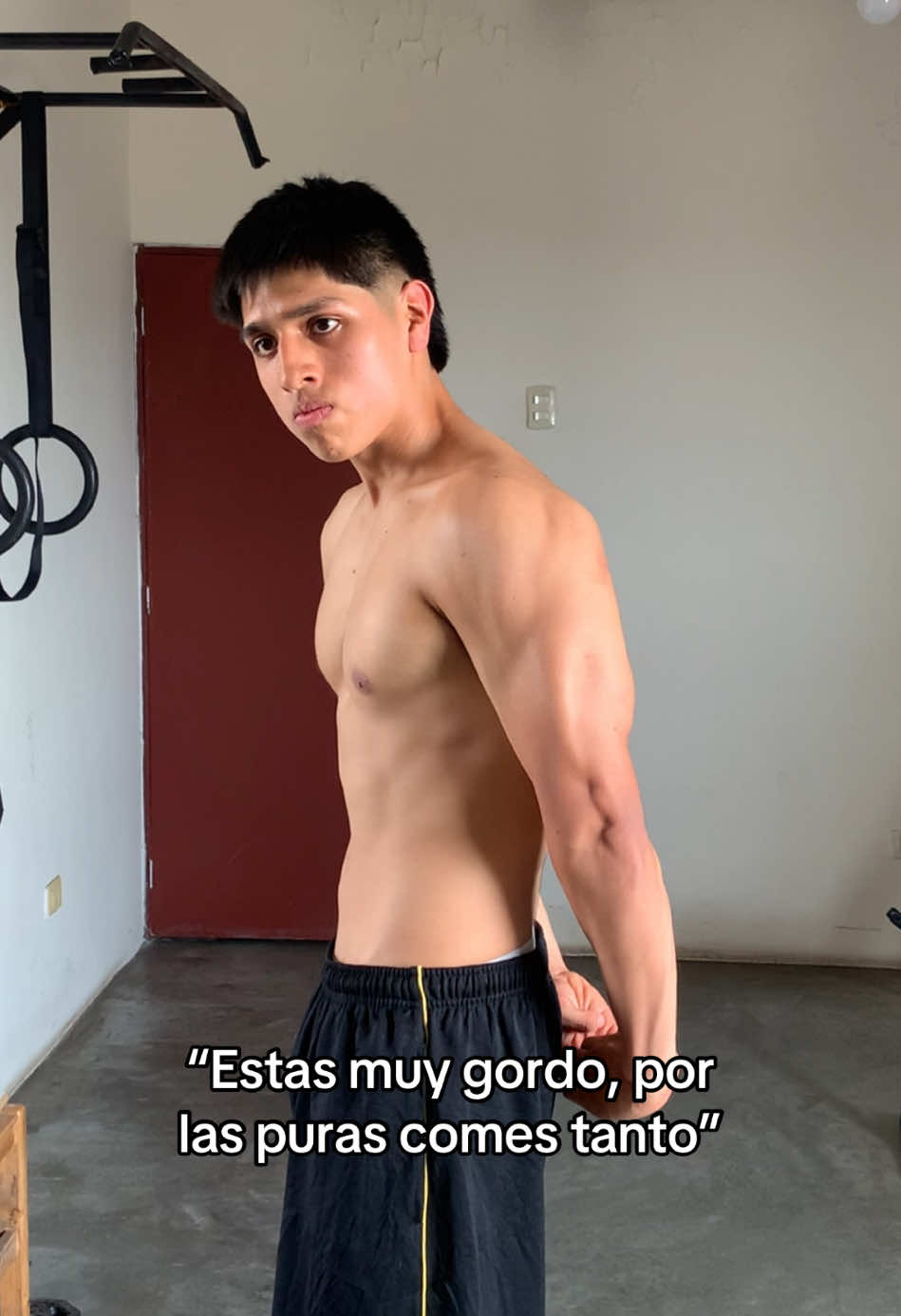 Aclaró que hice un volumen muy sucio y no lo recomiendo para nada, ahora haré una etapa en la que consuma mis calorías de mantenimiento y siga buscando progresar en el entreno. #gym #motivacion #cambiofisico #alesandroalva 