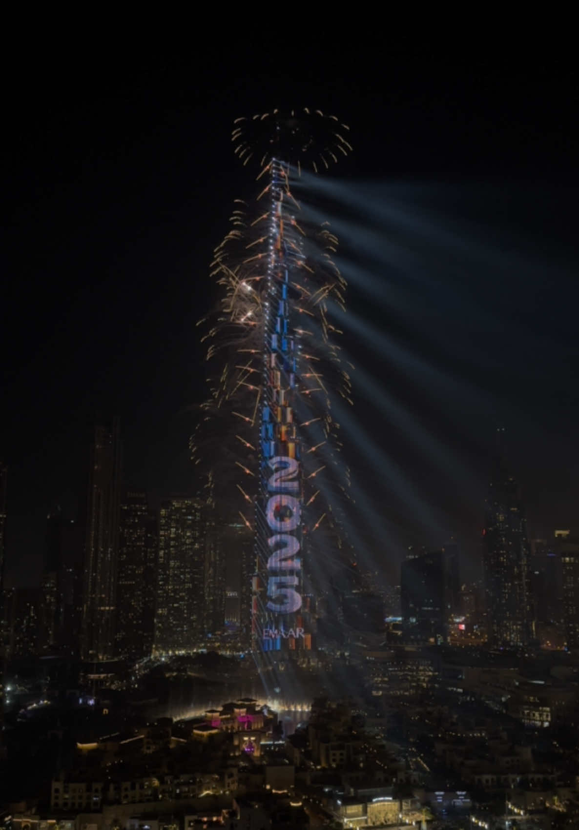 Burj khalifa , Dubai , UAE 🇦🇪  Dubai Fireworks 🎆 2025 🤩 Happy New Year 🧨🎆 #dubai #burjkhalifa #newyear #viral #dubaimall 