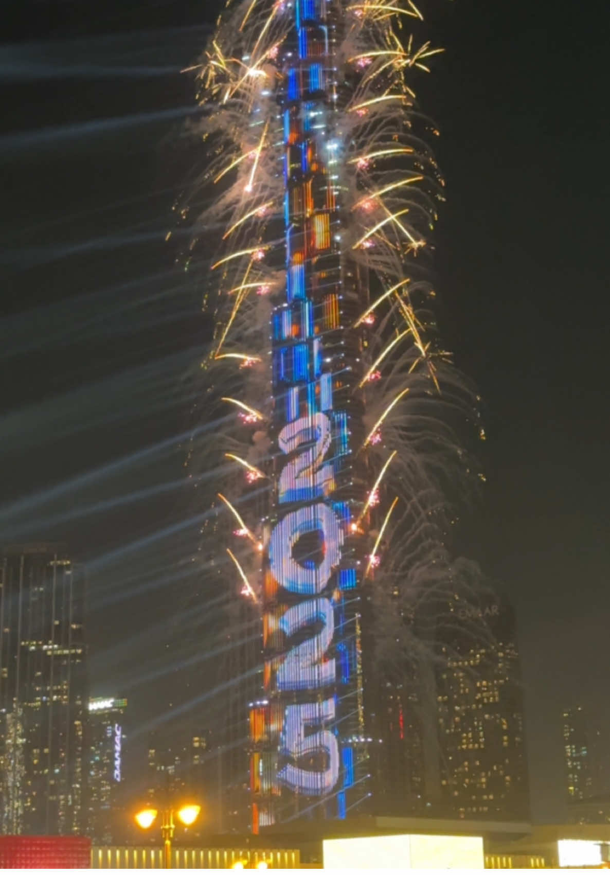 HAPPY NEW YEAR!!! 🎉🍾 #burjkhalifa #uae🇦🇪 