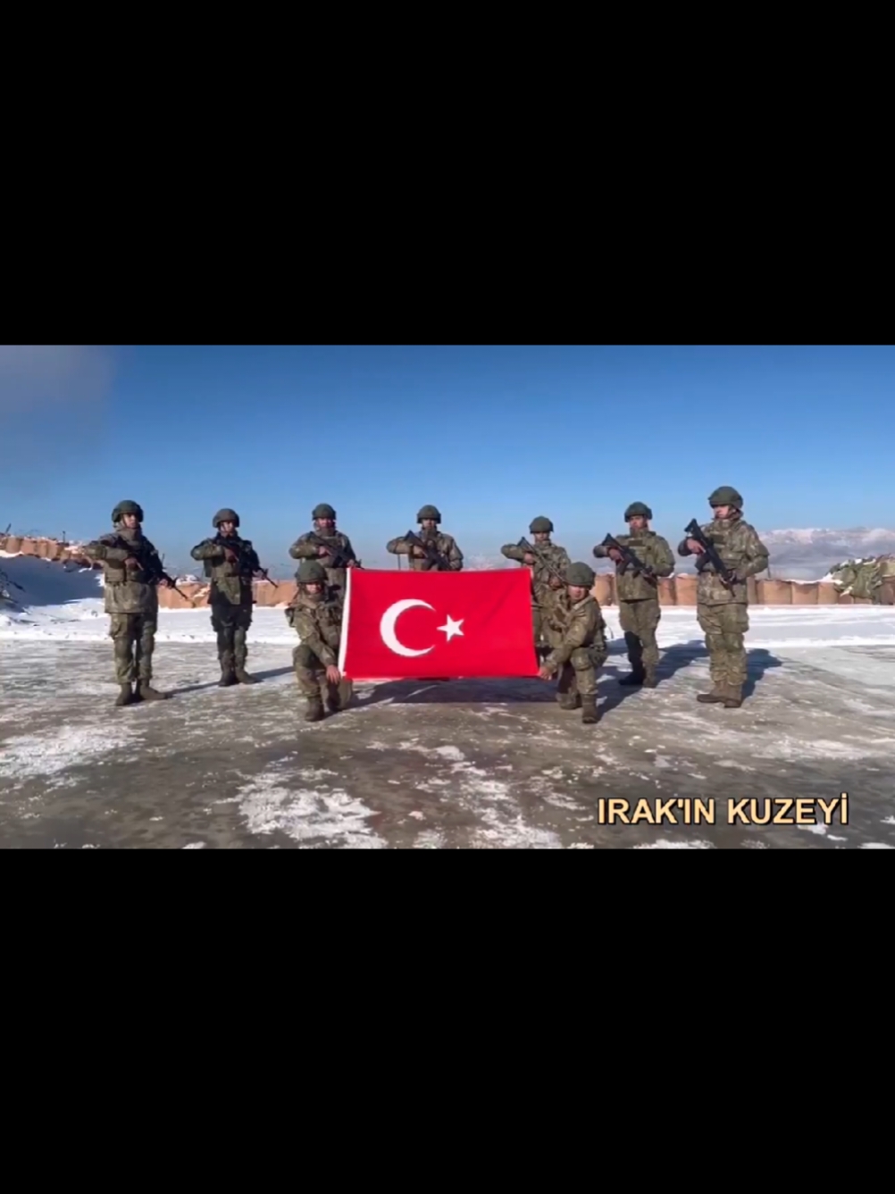 Mehmetçikten milletimize yeni yıl mesajı! 🇹🇷 Milletimizin huzuru için mücadele eden, ülkemizin güvenliği için fedakârlık yapan Mehmetçiğimizin yeni yılda da aklında ve gönlünde yalnızca ülkemiz ve milletimiz olacak! #MillîSavunmaBakanlığı