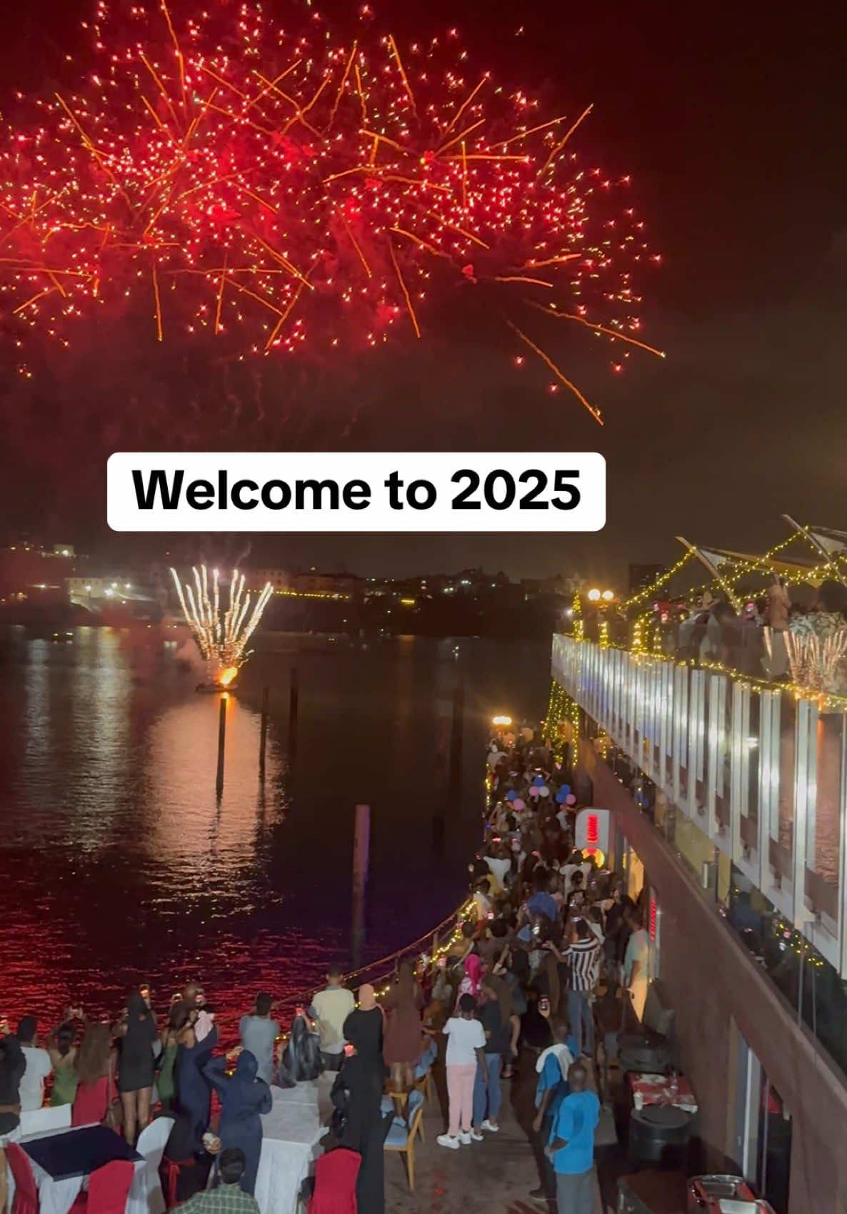 This is how Mombasa welcomes 2025 #newyear #2025 #mombasa #fireworks #englishpoint #nairobitiktokers #fyp 