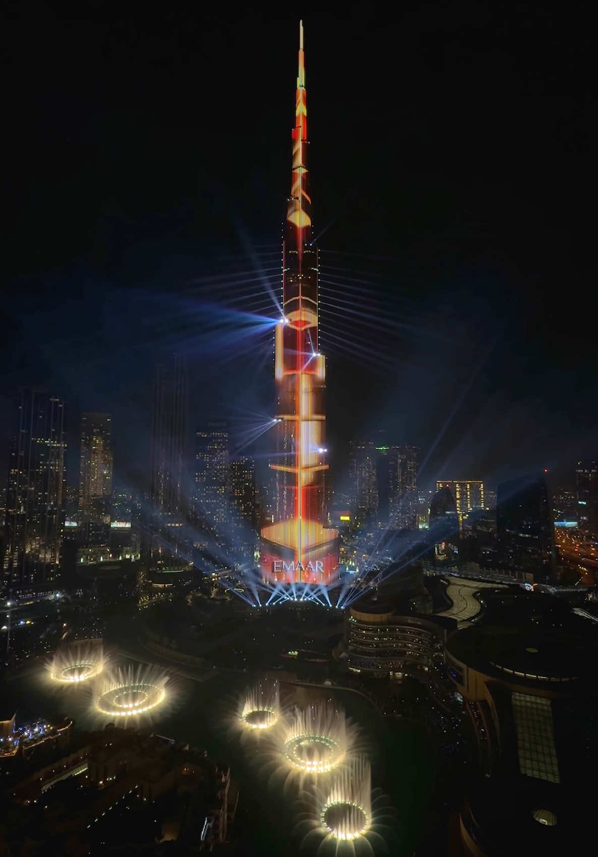 A spectacular show to ring in 2025 at Burj Khalifa. The skies lit up as we welcomed the new year with unforgettable fireworks. It was a moment of pure magic that captured the spirit of Dubai – vibrant, bold, and full of life. Wishing everyone a prosperous and a Happy New year #Emaar #BurjKhalifa عرض مذهل استقبلنا به عام 2025 في برج خليفة، حيث أضاءت السماء بألعاب نارية لا تُنسى ترحيباً بالعام الجديد، وعشنا لحظة سحرية حقيقية جسدت روح دبي المدينة النابضة بالحياة والجرأة والحيوية. نتمنى للجميع عاماً جديداً مليئاً بالسعادة والازدهار. #برج_خليفة  #اعمار