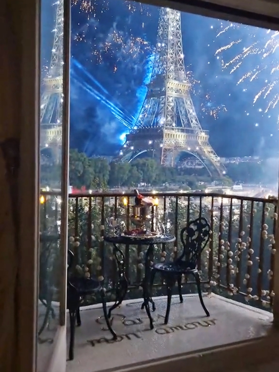 Happy New Year 🤍 #happynewyear #2025 #nye #paris #parisnewyear #newyears #France #eiffeltower #fireworks #lights #feuxdartifices 