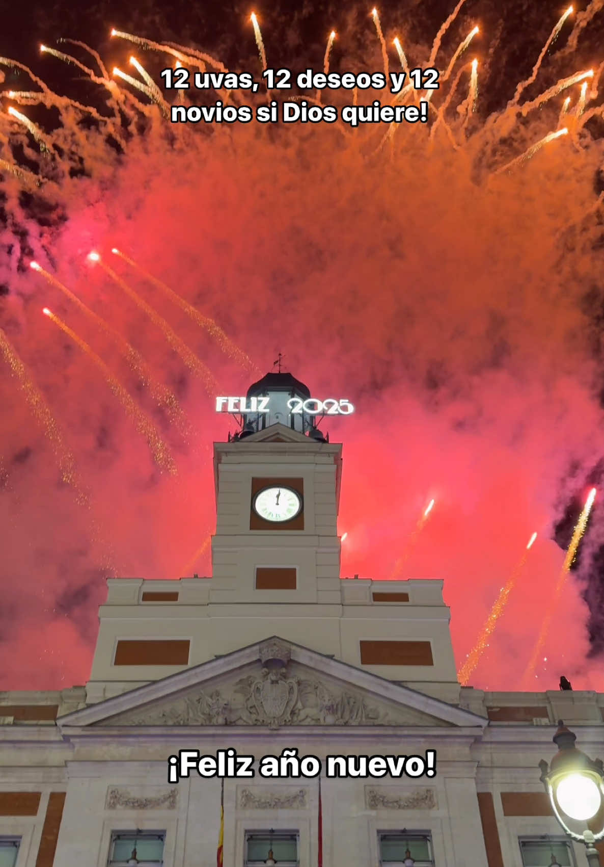 12 uvas, 12 deseos y… ¿12 novios? 🍇💫 Que este 2025 nos traiga todo lo que soñamos. ¡Feliz Año Nuevo desde la Puerta del Sol! 🎆✨ #universojackie #FelizAñoNuevo #AñoNuevo2025 #12Uvas #Nochevieja #PuertaDelSol #FuegosArtificiales #Madrid #Celebración #Bienvenido2025 #NuevosComienzos #Deseos2025 #Fiesta #Amigos #Familia #Alegría #Amor #Prosperidad #Salud #Felicidad #NocheMágica #Brindis #CuentaRegresiva #FiestaDeAñoNuevo #Tradiciones #Esperanza 