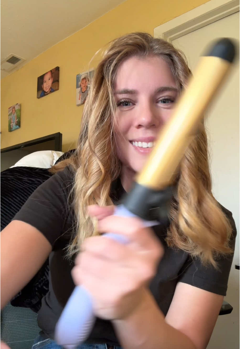 Replying to @emily💌 #curlers#curlingiron#hairtutorial，#beautyful ，#hairstyle，#curlyhair，#hairtok，#fypシ゚，#hairtok #easyhairstyles #automaticcurlingiron #rotatingcurlingiron #newyearnewaura 